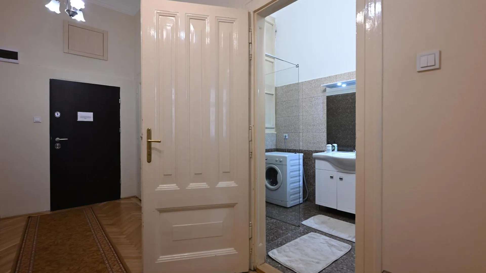 Apartment A Quiet Place In The Heart Of The City Budapest